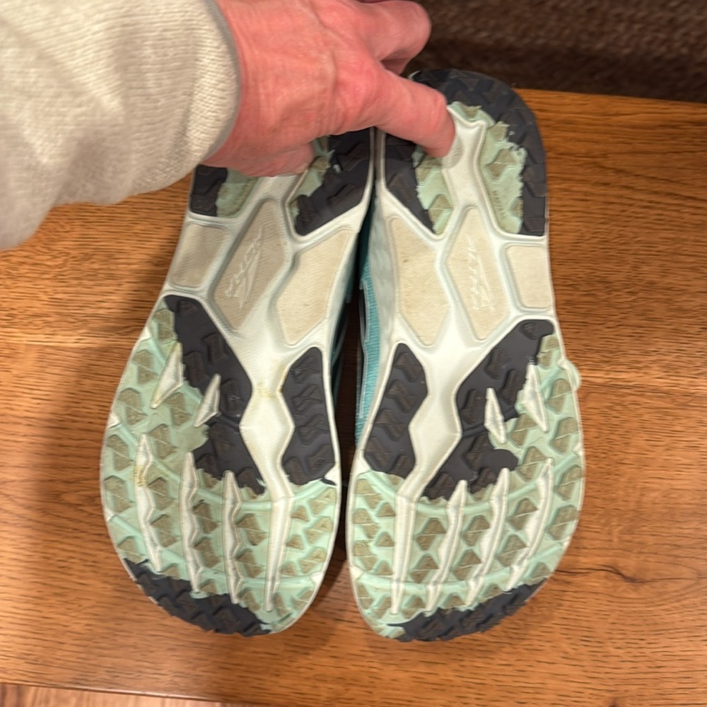 Altra trail running ladies 9.5 - Picture 7 of 11